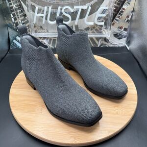 Vivaia Ryan Pro Square Toe Bootie Womens 6 36.5 EU Grey Water Repellant Ankle